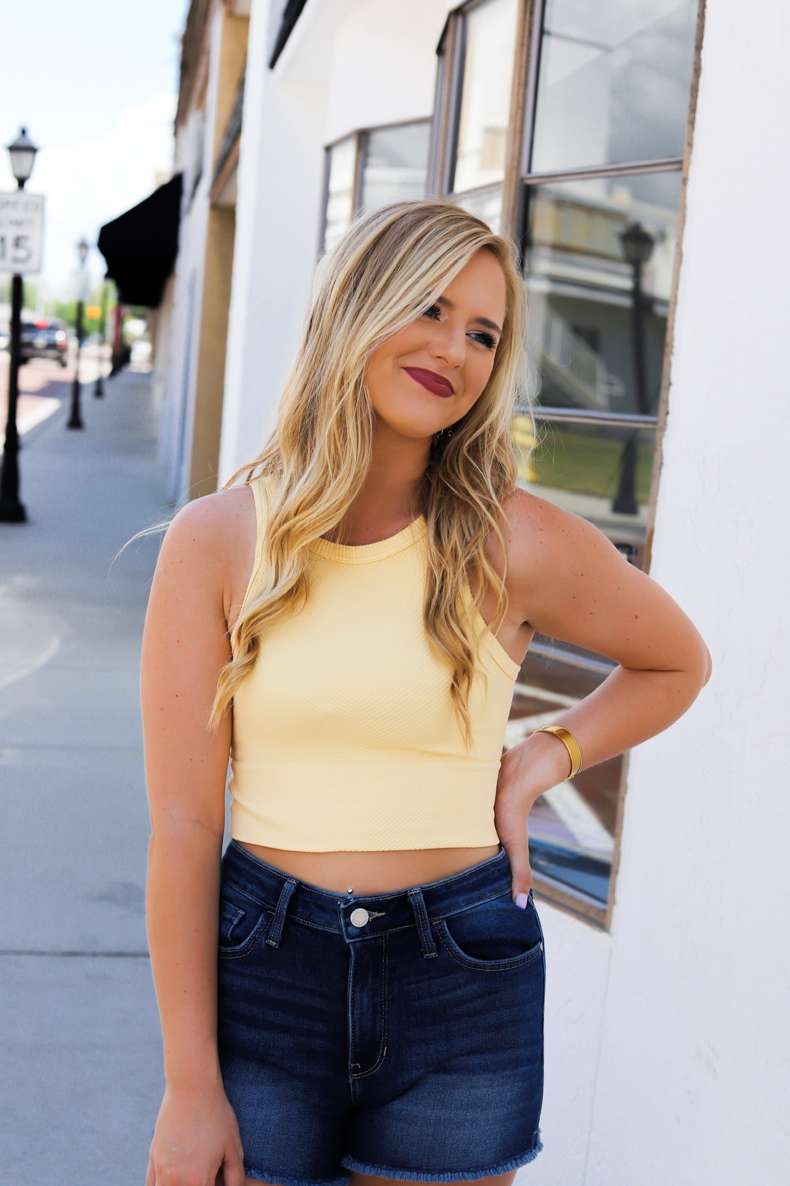 HIGH NECK SEAMLESS TOP YELLOW
